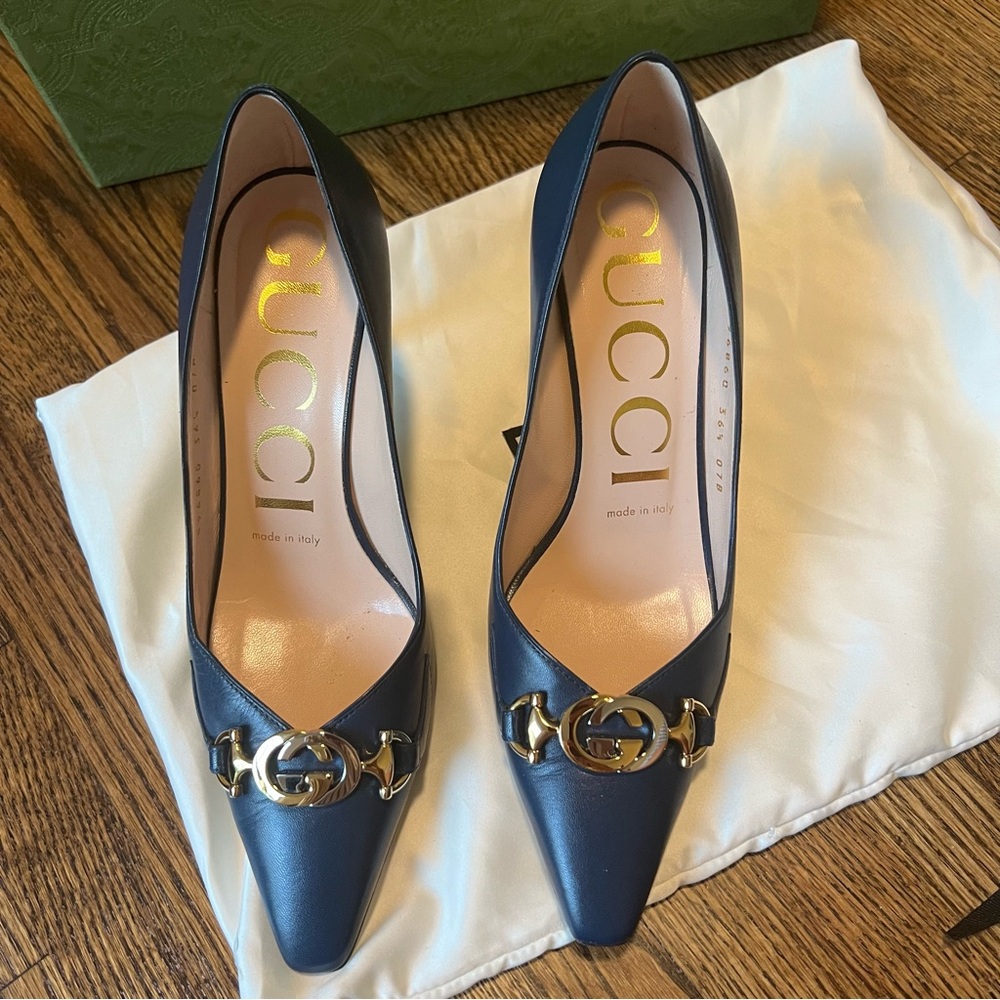 Gucci Navy Zumi Logo Mid-Heel Leather Pumps, Like New, Size 36.5 - Picture 5 of 8